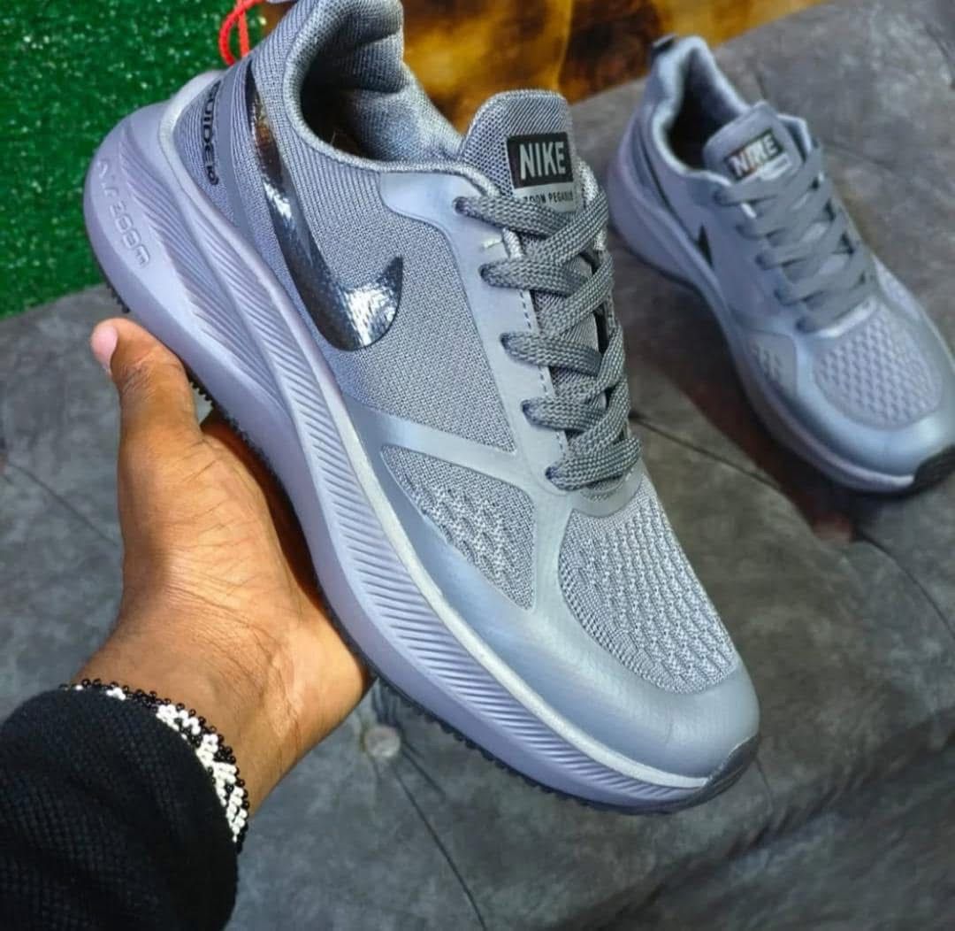 NIKE ZOOM GUIDE 10
