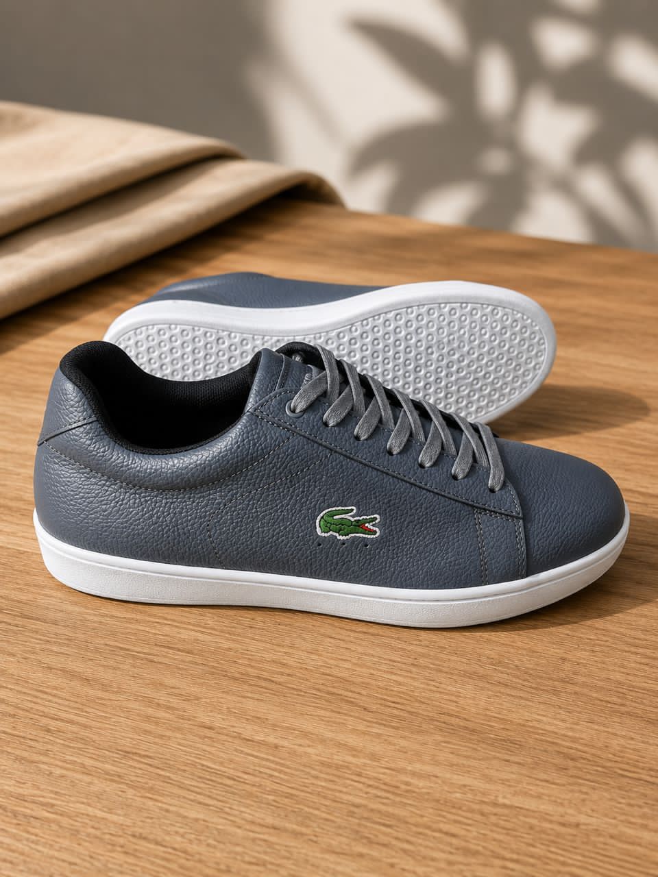 Lacoste en cuir